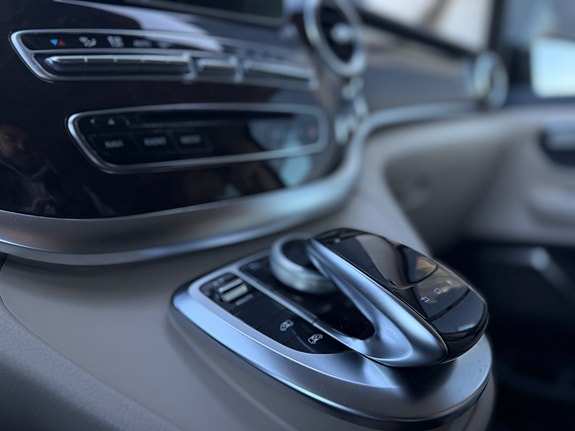 Mercedes-Benz V250 22 of 23