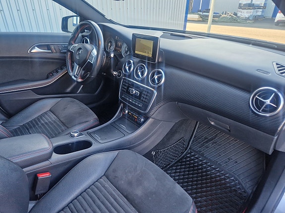 Mercedes-Benz A250 11 of 16