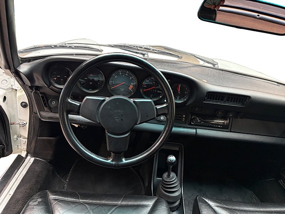 Porsche 911 11 of 18