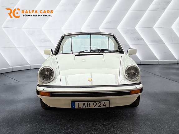 Porsche 911 9 of 18