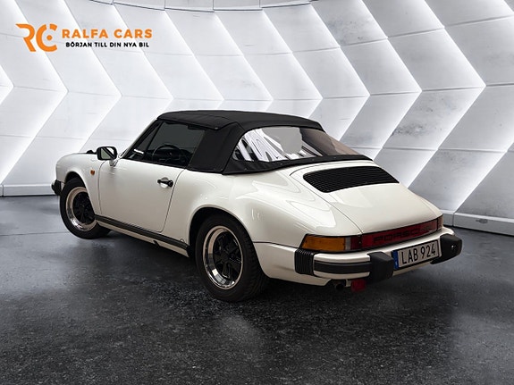 Porsche 911 4 of 5