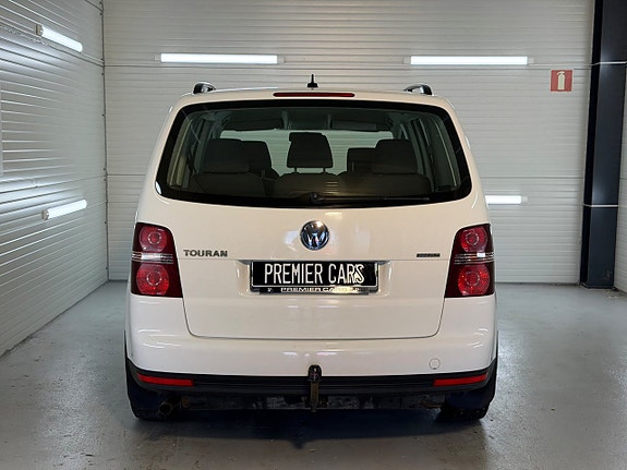 Volkswagen Touran 10 of 26