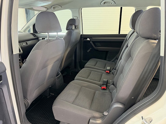 Volkswagen Touran 13 of 26