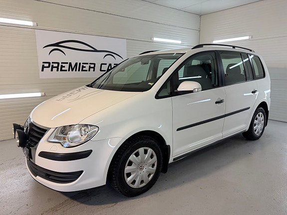 Volkswagen Touran 2 of 5