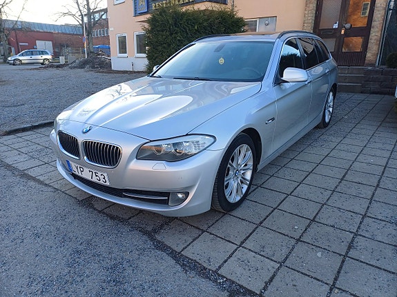 BMW 520 2 of 5