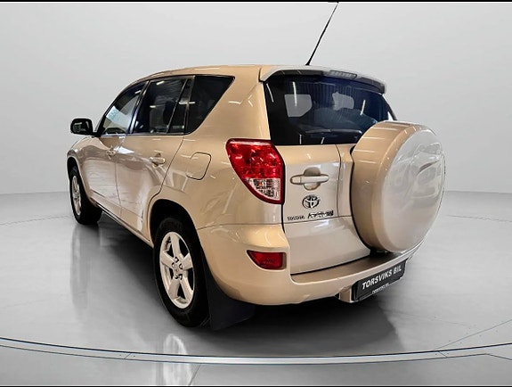 Toyota RAV4 3 of 12