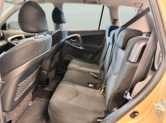 Toyota RAV4 11 of 12