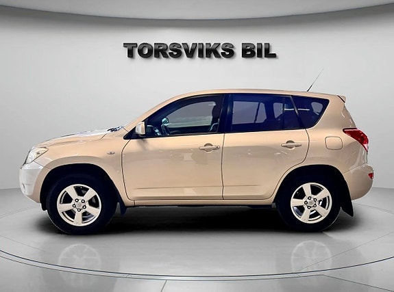 Toyota RAV4 2 of 12