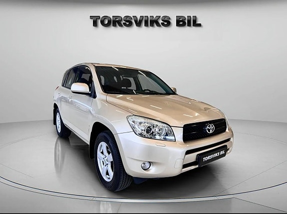 Toyota RAV4 7 of 12