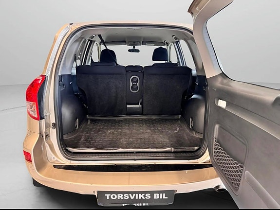 Toyota RAV4 12 of 12