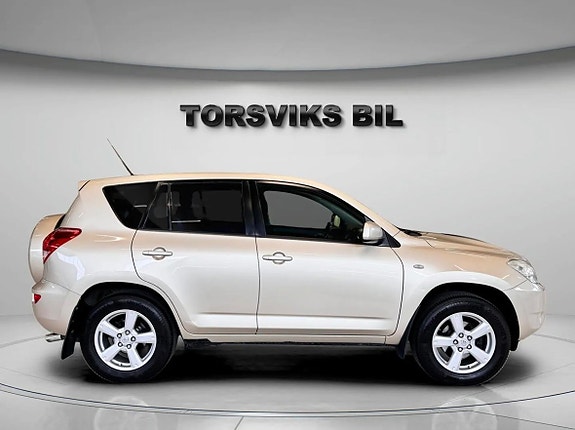 Toyota RAV4 6 of 12