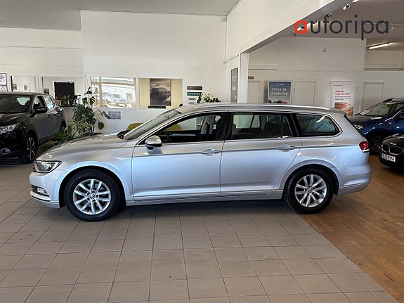 Volkswagen Passat 2 of 5