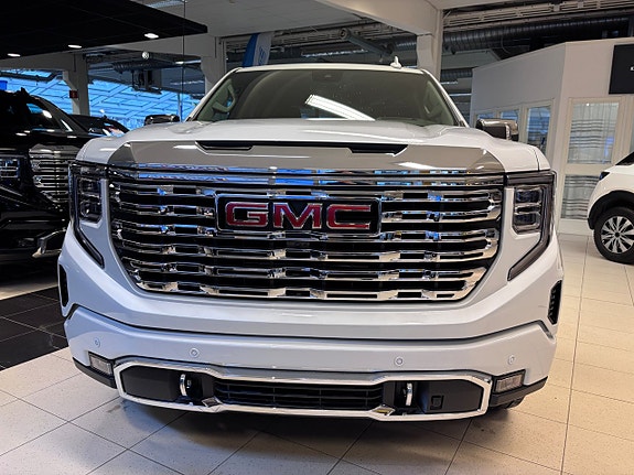 GMC Denali 16 of 17
