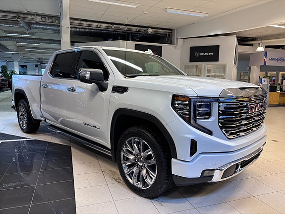 GMC Denali 3 of 5