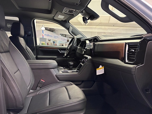 GMC Denali 9 of 17