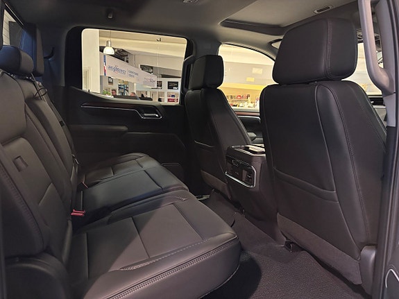 GMC Denali 8 of 17
