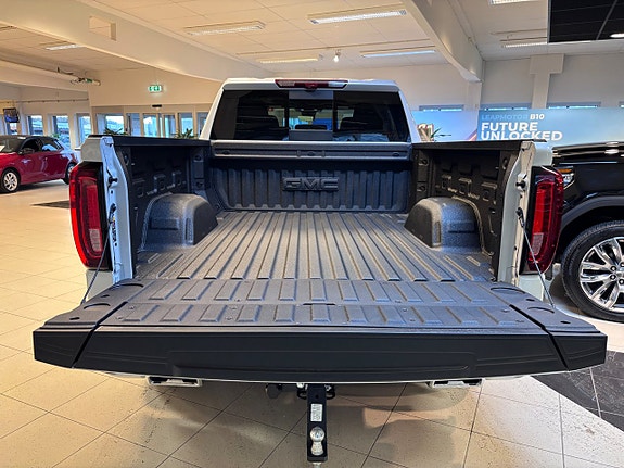 GMC Denali 17 of 17