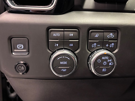 GMC Denali 14 of 17