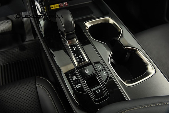 Lexus NX450h+ 13 of 16