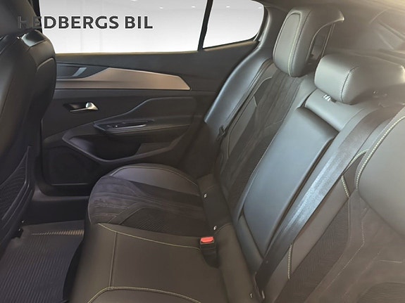 Peugeot 408 8 of 17