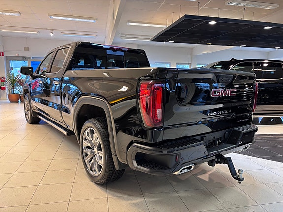 GMC Denali 2 of 5