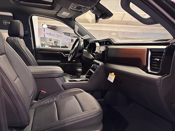 GMC Denali 9 of 19