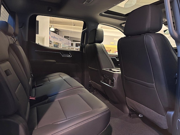 GMC Denali 8 of 19