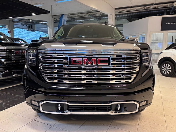 GMC Denali 17 of 19