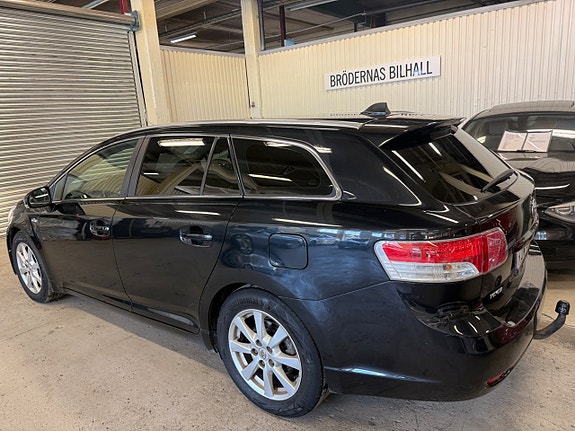 Toyota Avensis 4 of 16