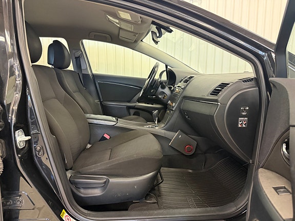 Toyota Avensis 12 of 16