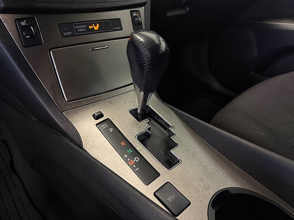 Toyota Avensis 7 of 16