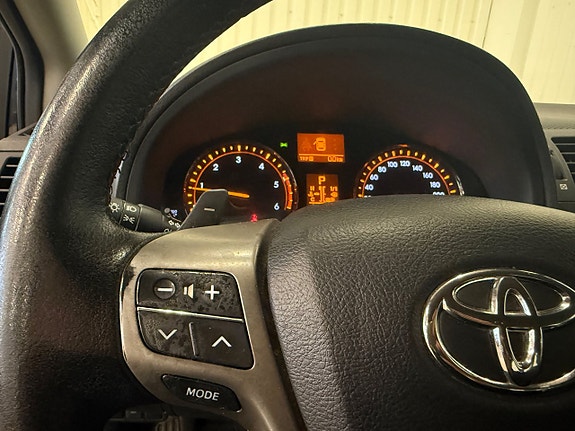 Toyota Avensis 9 of 16