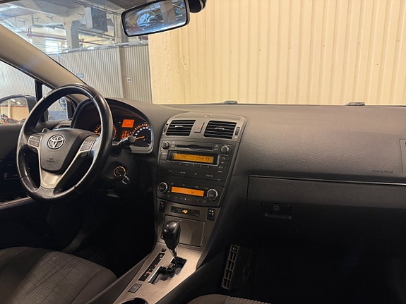 Toyota Avensis 11 of 16