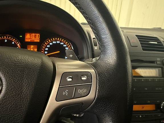 Toyota Avensis 10 of 16