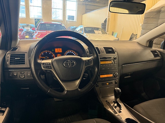 Toyota Avensis 6 of 16