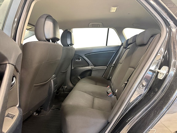 Toyota Avensis 14 of 16