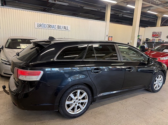 Toyota Avensis 2 of 16