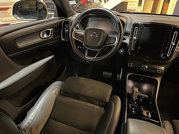 Volvo XC40 4 of 5