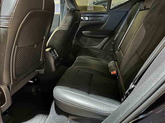 Volvo XC40 3 of 5