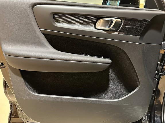 Volvo XC40 15 of 18