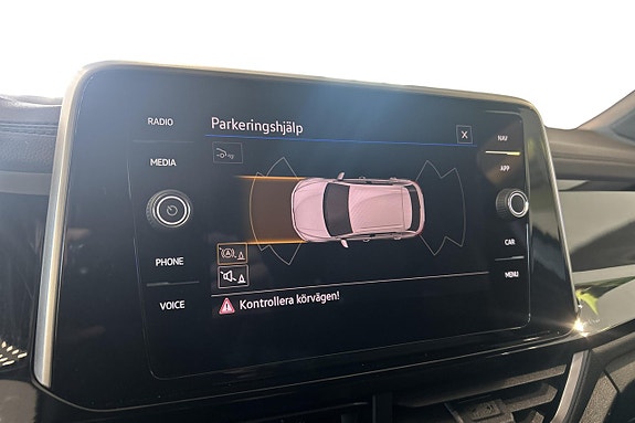 Volkswagen T-Roc 23 of 26
