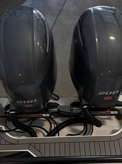 Finnmaster Pilot 8 2x Yamaha F200 9 of 12