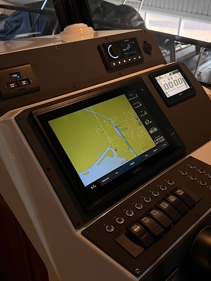 Finnmaster Pilot 8 2x Yamaha F200 3 of 12