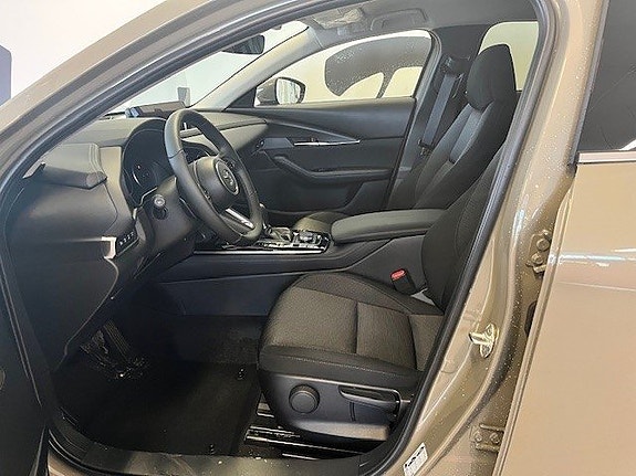 Mazda CX-30 8 of 9