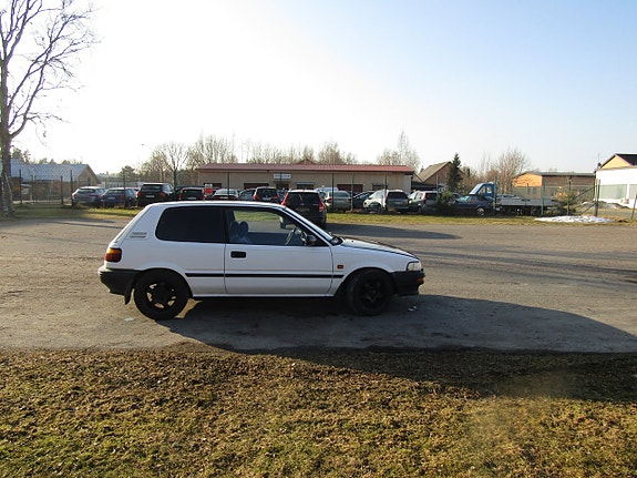 Toyota Corolla 4 of 15