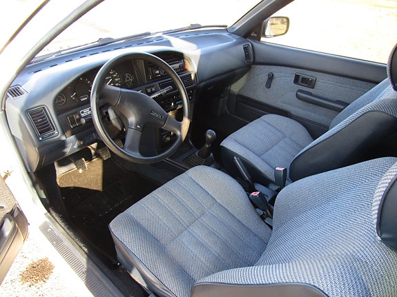 Toyota Corolla 8 of 15