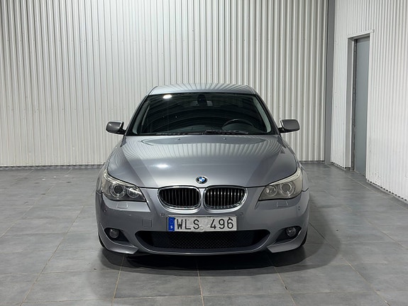 BMW 520 2 of 5