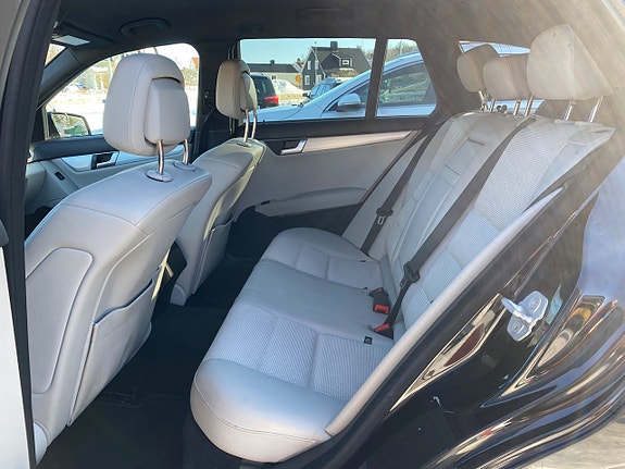Mercedes-Benz C220 6 of 10