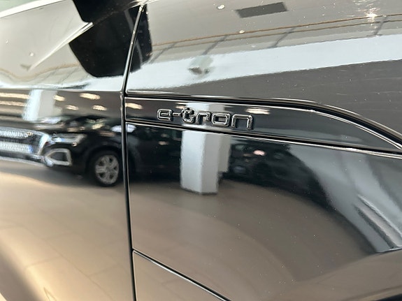 Audi Q8 8 of 17