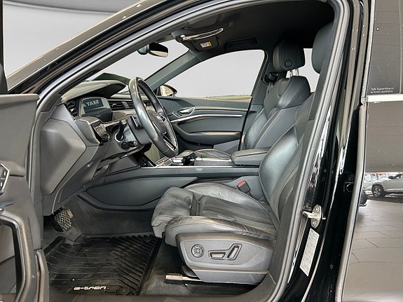 Audi Q8 9 of 17